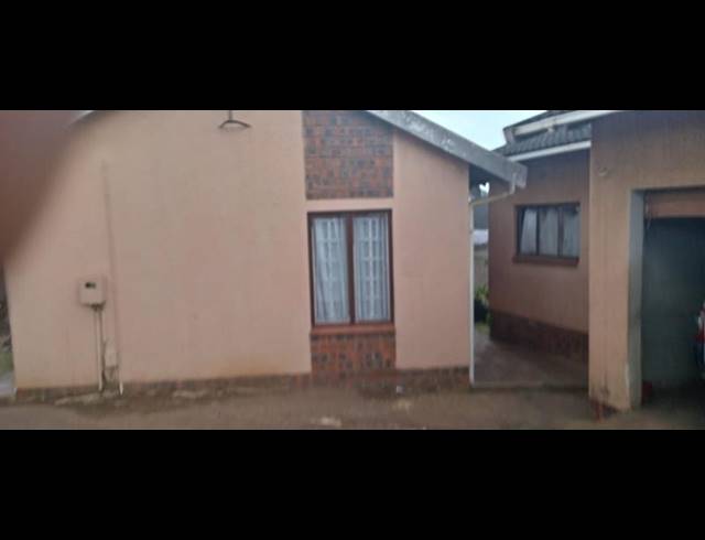 3 BEDROOM HOUSE FOR SALE IN NGWELEZANA